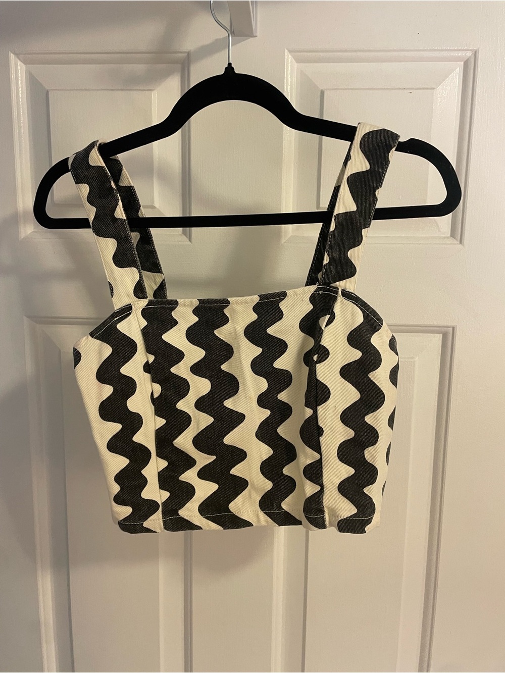 Cider Wavy Stripe Denim Crop Tank Top - Black & Cream
